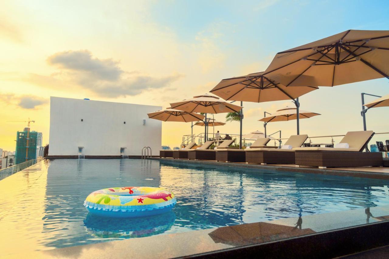 Ocean Hotel Phnom Penh Exterior photo