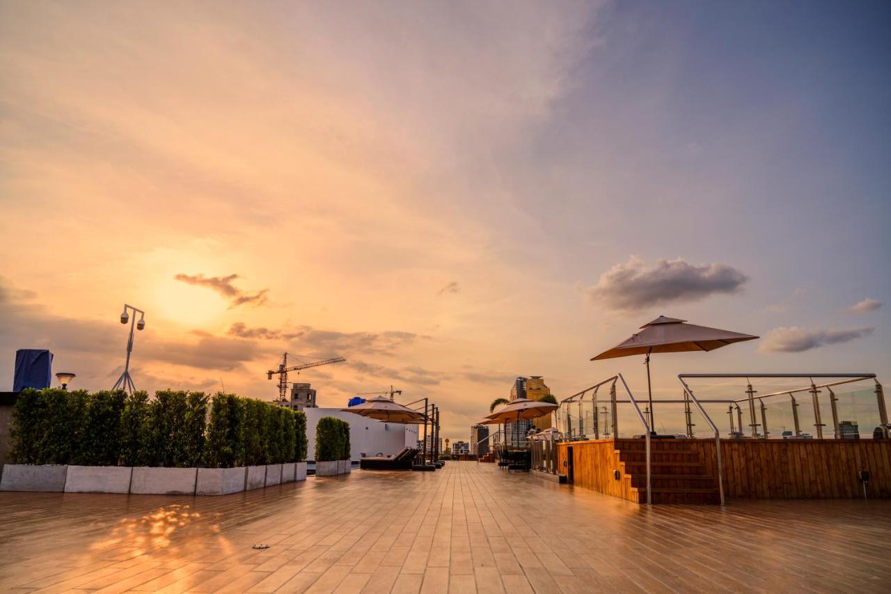 Ocean Hotel Phnom Penh Exterior photo