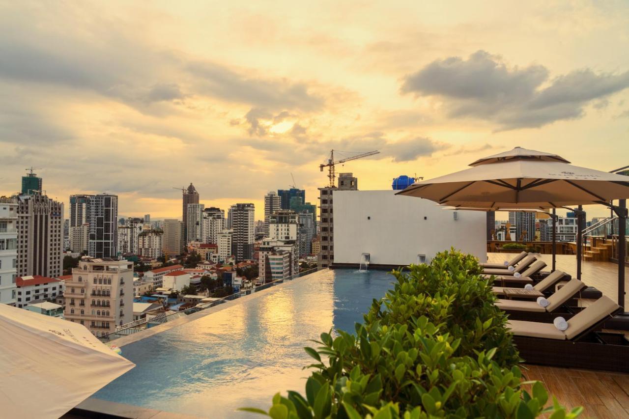 Ocean Hotel Phnom Penh Exterior photo