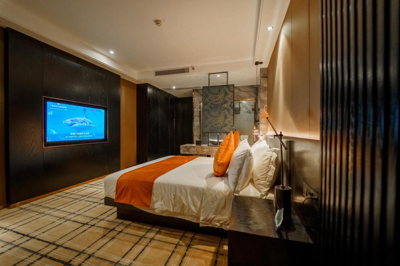 Ocean Hotel Phnom Penh Exterior photo