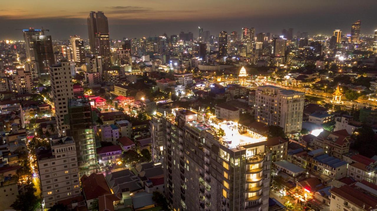 Ocean Hotel Phnom Penh Exterior photo