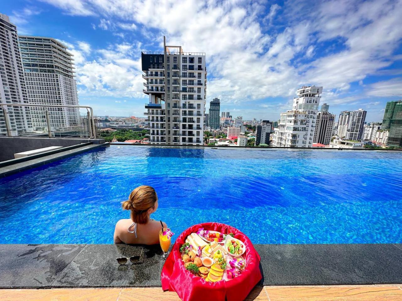 Ocean Hotel Phnom Penh Exterior photo