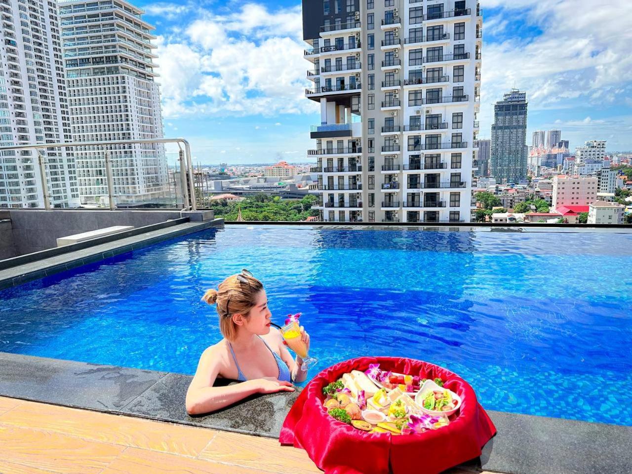 Ocean Hotel Phnom Penh Exterior photo